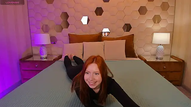 Snapshot of StellaBev chatting on 03.11.26 StellaBev online show from 03.11.26