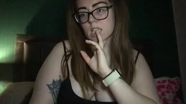 Snapshot of CurvyBx chatting on 03.05.26 CurvyBx online show from 03.05.26