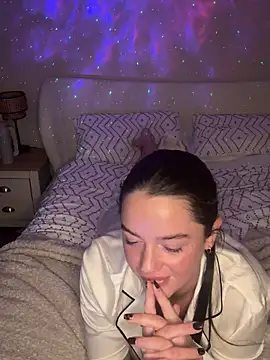 Snapshot of Maisierose chatting on 02.15.26 Maisierose online show from 02.15.26