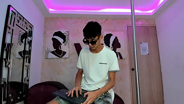 KITTY BOSH online show from 02.24.26