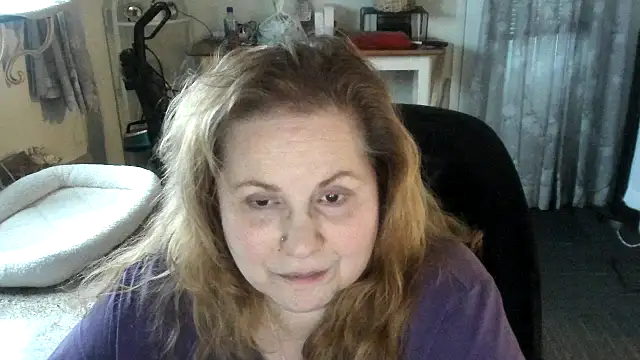 Snapshot of BellaVoca chatting on 02.15.26 BellaVoca online show from 02.15.26