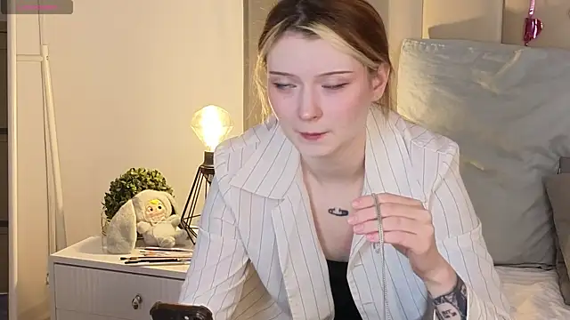 Snapshot of AlyssFrost chatting on 02.18.26 AlyssFrost online show from 02.18.26