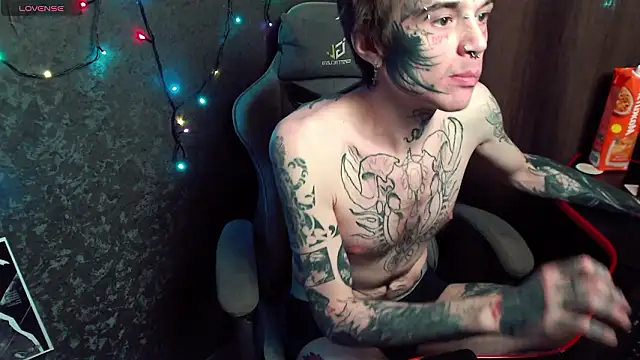 Snapshot of 1onelycrystal chatting on 02.15.26 1onelycrystal online show from 02.15.26