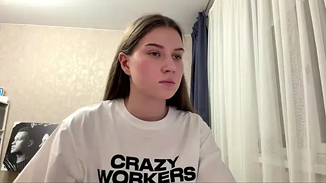 Snapshot of CloudyTube chatting on 02.15.26 CloudyTube online show from 02.15.26