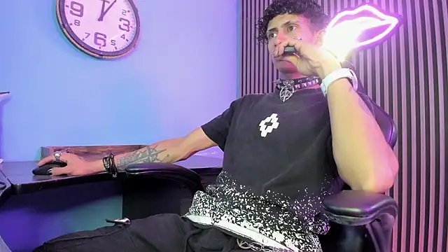 Snapshot of Maximoking26 chatting on 03.01.26 Maximoking26 online show from 03.01.26