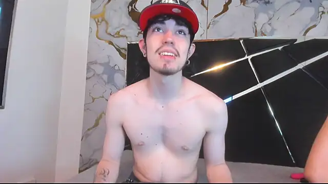 Snapshot of Couple_In_Heat chatting on 03.19.26 Couple In Heat online show from 03.19.26