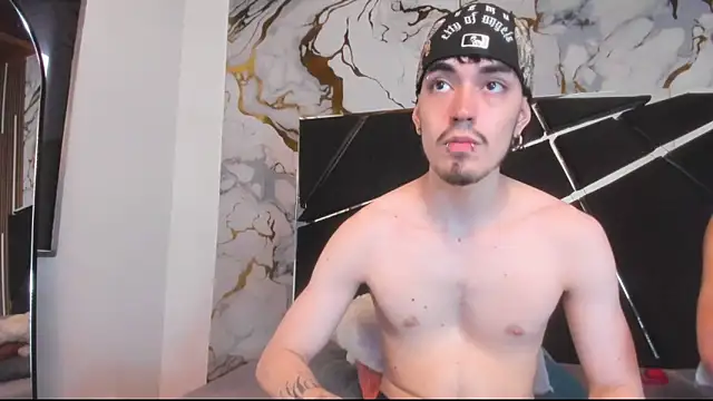 Snapshot of Couple_In_Heat chatting on 03.24.26 Couple In Heat online show from 03.24.26