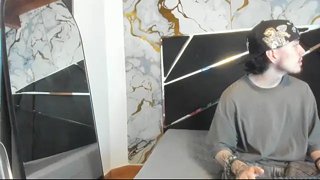 Snapshot of Couple_In_Heat chatting on 03.25.26 Couple In Heat online show from 03.25.26