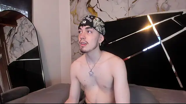 Snapshot of Couple_In_Heat chatting on 03.26.26 Couple In Heat online show from 03.26.26