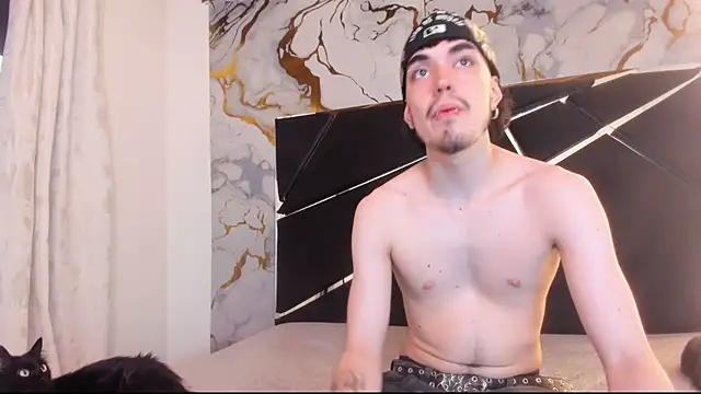 Snapshot of Couple_In_Heat chatting on 03.28.26 Couple In Heat online show from 03.28.26