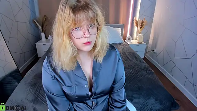 Snapshot of luna_c0ra chatting on 02.21.26 luna c0ra online show from 02.21.26