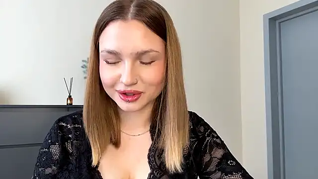 Snapshot of PledHoly chatting on 03.04.26 PledHoly online show from 03.04.26