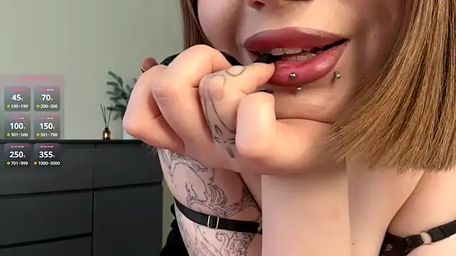 Snapshot of PledHoly chatting on 04.01.26 PledHoly online show from 04.01.26