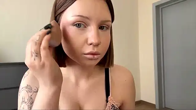 Snapshot of PledHoly chatting on 04.05.26 PledHoly online show from 04.05.26