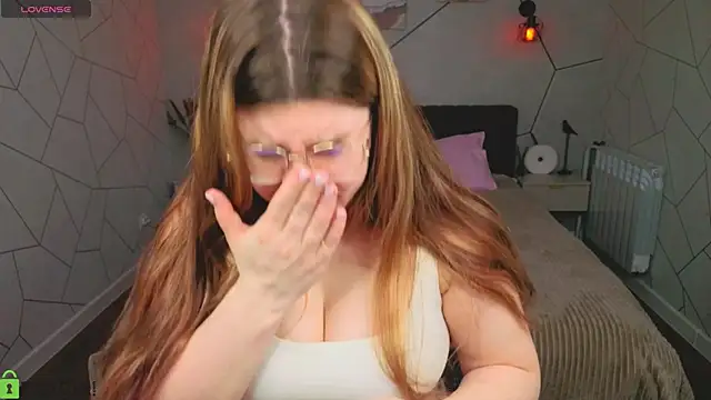 zoe j0y online show from 04.04.26