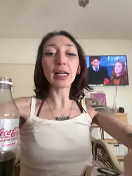 Snapshot of FrutillitaXX chatting on 02.15.26 FrutillitaXX online show from 02.15.26