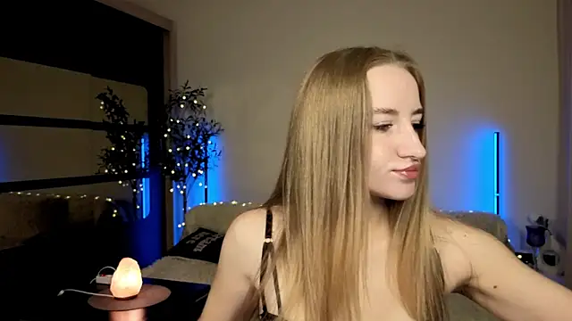 Oxy Foxie online show from 06.05.26