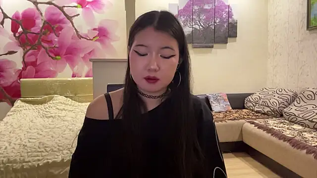 MaeRaads online show from 04.17.26