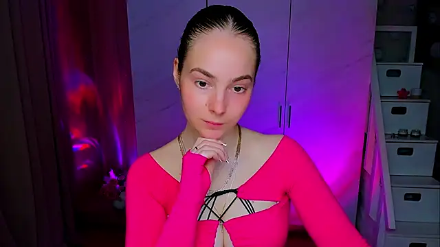 Maddy Wood  online show from 05.11.26