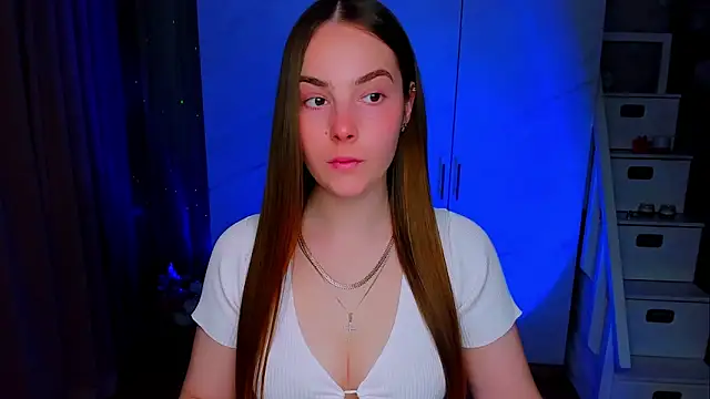 Maddy Wood  online show from 05.12.26