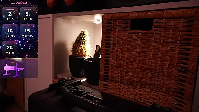 GlowBitch online show from 03.28.26