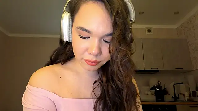 Snapshot of IgnaciaLacayo chatting on 02.16.26 IgnaciaLacayo online show from 02.16.26