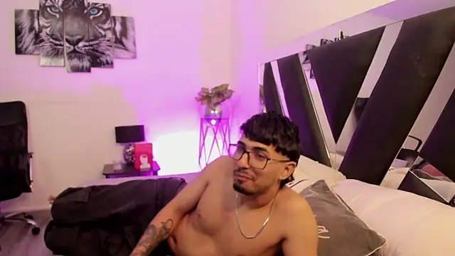 Mia Iron online show from 04.24.26