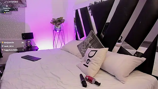 Mia Iron online show from 04.25.26