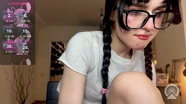 Snapshot of alicelanei chatting on 05.18.26 alicelanei online show from 05.18.26