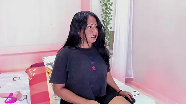 Snapshot of AllieBennet chatting on 03.23.26 AllieBennet online show from 03.23.26