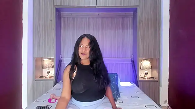 Snapshot of AllieBennet chatting on 03.27.26 AllieBennet online show from 03.27.26