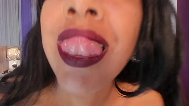 Snapshot of AllieBennet chatting on 03.30.26 AllieBennet online show from 03.30.26