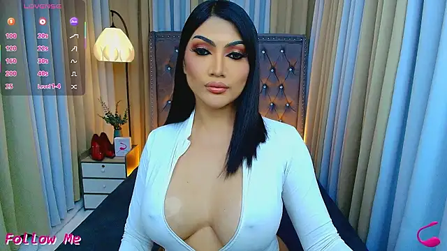 Snapshot of Laureen_Hilton chatting on 03.11.26 Laureen Hilton online show from 03.11.26