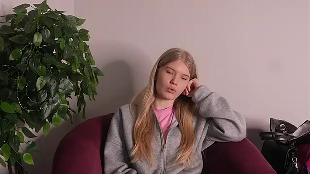 Snapshot of MelanyRuch chatting on 02.17.26 MelanyRuch online show from 02.17.26