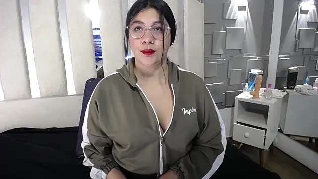 Snapshot of belen_green chatting on 06.18.26 belen green online show from 06.18.26