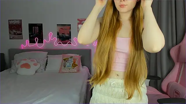 Snapshot of EvaRaee chatting on 03.15.26 EvaRaee online show from 03.15.26