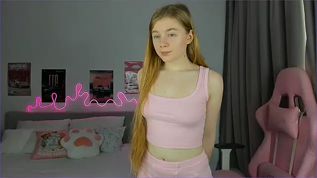 Snapshot of EvaRaee chatting on 03.21.26 EvaRaee online show from 03.21.26