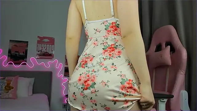 Snapshot of EvaRaee chatting on 03.22.26 EvaRaee online show from 03.22.26