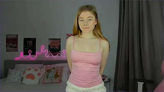 Snapshot of EvaRaee chatting on 03.24.26 EvaRaee online show from 03.24.26