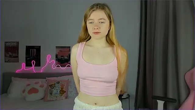 Snapshot of EvaRaee chatting on 03.29.26 EvaRaee online show from 03.29.26