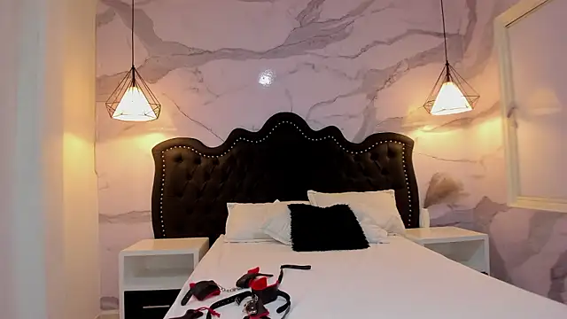 Snapshot of hillary_bigbutt chatting on 03.07.26 hillary bigbutt online show from 03.07.26