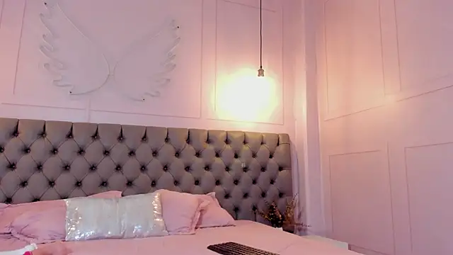 Snapshot of hillary_bigbutt chatting on 03.10.26 hillary bigbutt online show from 03.10.26