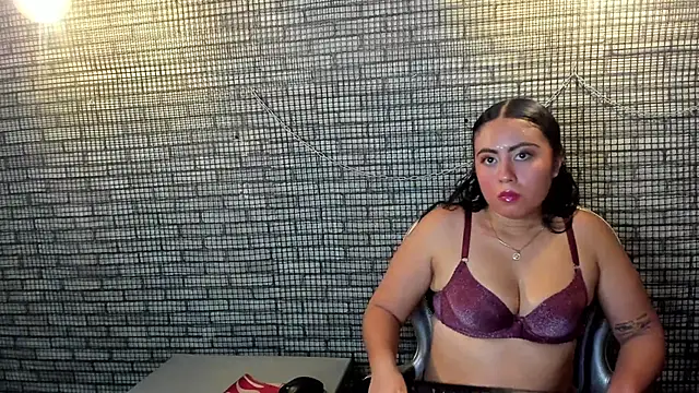 Snapshot of hillary_bigbutt chatting on 03.29.26 hillary bigbutt online show from 03.29.26