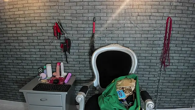 Snapshot of hillary_bigbutt chatting on 04.05.26 hillary bigbutt online show from 04.05.26