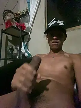 Snapshot of Alee_2005 chatting on 03.10.26 Alee 2005 online show from 03.10.26