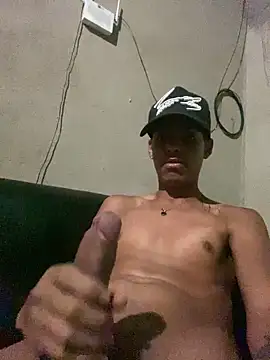 Snapshot of Alee_2005 chatting on 03.15.26 Alee 2005 online show from 03.15.26