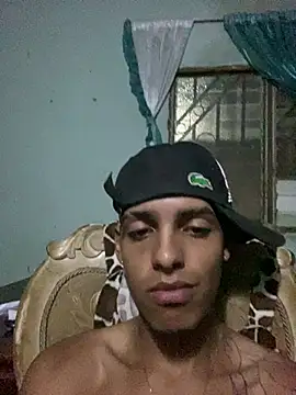 Snapshot of Alee_2005 chatting on 04.05.26 Alee 2005 online show from 04.05.26