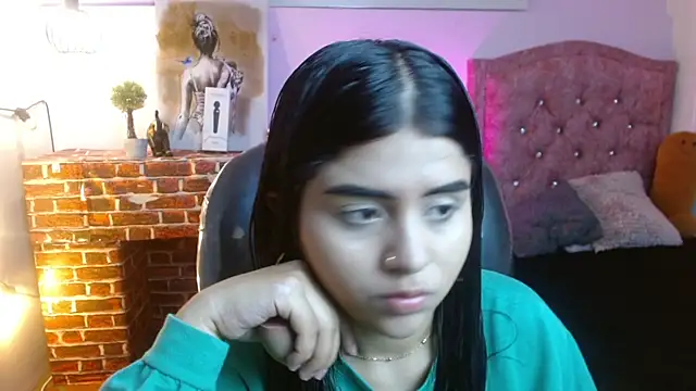 Snapshot of mila_quin chatting on 04.05.26 mila quin online show from 04.05.26