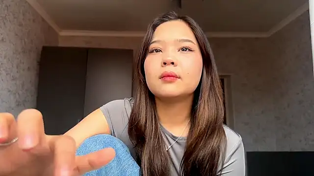 Snapshot of RegenaLandauer chatting on 02.22.26 RegenaLandauer online show from 02.22.26