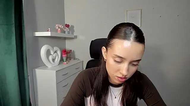Snapshot of AdeleSolo chatting on 04.21.26 AdeleSolo online show from 04.21.26